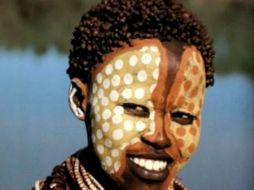 En África, los diseños en la piel, son una marca de cultura, civilización, que denota identidad y pertenencia. ESPECIAL /