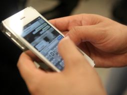 La mensajería instantánea es una de las principales funciones de los smartphones, desplazando las redes sociales. ARCHIVO /