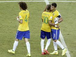 El ataque local lució inoperante, poco pudo brillar la estrella del Barcelona, Neymar. EFE /