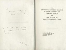 El poeta irlandés le obsequió el libro al administrador de la cárcel en donde estuvo encarcelado en 1889. ESPECIAL /