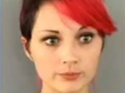 Kayla R. Oxenham, de 23 años fue detenida acusada de negligencia infantil. ESPECIAL /