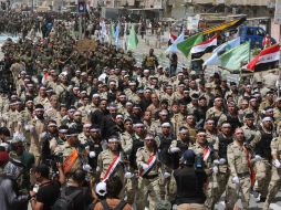 Miles de iraquíes se han prestado voluntarios para luchar contra los insurgentes. AP /
