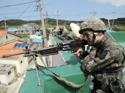 Miles de efectivos de ambas Coreas se encuentran frente a frente en la frontera más armada del mundo. AP /