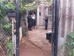 Dentro de la casa fue asegurado un revólver calibre .38 especial por personal del Instituto Jalisciense de Ciencias Forenses.  /