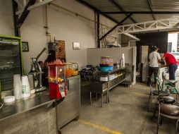 Comerciantes de comidas serán reubicados dentro de estacionamientos.  /