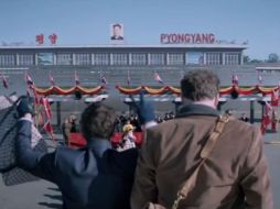 La cinta narra la historia de un par de agentes de la CIA disfrazados de periodistas para matar al líder norcoreano. Foto: Youtube. ESPECIAL /