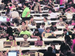 Oportunidad. Los jóvenes participan en el encuentro en busca de la innovación tecnológica que desarrolle microempresas.  /