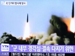 Los proyectiles recorren unos 190 kilómetros hasta caer al agua sin causar daños. AP /