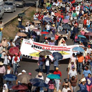 Maestros de CETEG arman bloqueos en Guerrero