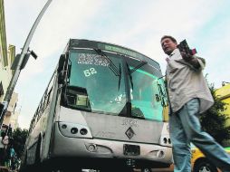 Pasaje. La tarifa en el Macrobús y el Tren Ligero es de siete pesos.  /