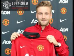 Shaw ya se vistió de Diablo Rojo y después de la eliminación de Inglaterra del Mundial ya tiene nuevo club. Foto: @ManUtd. ESPECIAL /