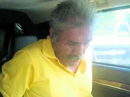 Asegurado. El doctor, dentro de un vehículo oficial. ESPECIAL /