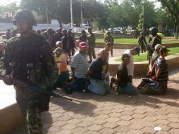 Mireles y otros 82 autodefensas se encuentran a disposición de la PGR. AFP /