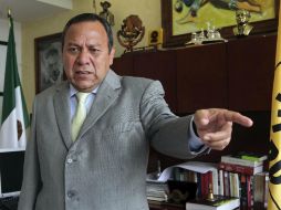 Jesús Zambrano enlista a diputados y senadores que tendrían intereses personales en la legislación en telecomunicaciones. ARCHIVO /