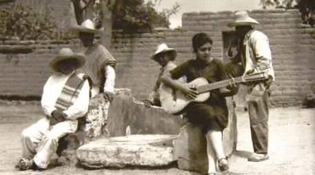 Las imágenes son un documento de notable importancia no sólo para la fotografía, sino de la historia del país. ESPECIAL /