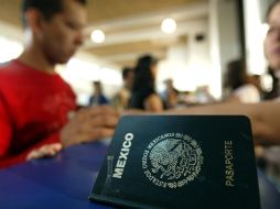 La SRE recomienda hacer cualquiera de los trámites con tiempo de anticipación. ARCHIVO /