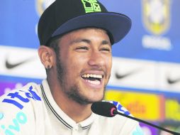 Sonrie. Neymar durante la rueda de prensa de ayer en Teresopolis. AFP /
