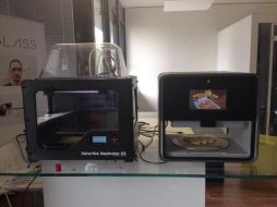 Foodini puede estar conectada a dispositivos móviles y a internet para recibir órdenes e imprimir hamburguesas y nuggets. ESPECIAL /