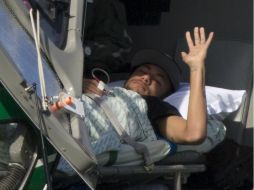 Neymar sufrie una fractura en la tercera vértebra lumbar al recibir un rodillazo en la espalda de Camilo Zúñiga. AP /