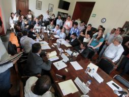 Imagen de la reunión de la Comisión de Puntos Constitucionales que preside el diputado Hernán Cortés. Foto: @LegislativoJal. ESPECIAL /