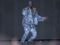 Aunque al principio sus fans aplaudieron, luego lo abuchearon y al final abandonaron el show. AP /