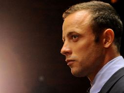 El atleta sostiene que le disparó a su novia por accidente al confundirla con un ladrón. ARCHIVO /