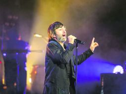 Bailable. El carisma y la voz de Adrián Dárgelos llenaron el Teatro Diana con clásicos y música para bailar.  /