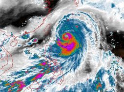 En la imagen de la NOAA se observa el paso del 'supertifón' en su camino a Japón EFE /