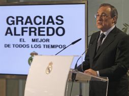 Florentino Pérez, presidente del Real Madrid C.F. lo calificó como el mejor jugador de todos los tiempos. EFE /