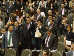 El dictamen es aprobado con 340 votos a favor, una abstención y 129 en contra. ARCHIVO /