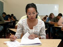 Aunque reconocen la necesidad de mayor plantilla docente; en la SEJ se hacen reajustes porque no hay recursos para nuevas plazas. ARCHIVO /