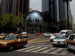 El mercado accionario mexicano cierra con alza gracias a las acciones de América Móvil. ARCHIVO /