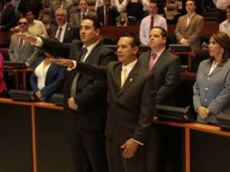 Toma de protesta de Armando Ramírez (i) y Ricardo Suro (d) como magistrados del STJE. ESPECIAL /