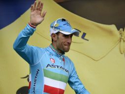 El italiano Vincenzo Nibali mantuvo el jersey amarillo. EFE /