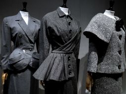Modelos de Christian Dior a Chanel, muestrán la evolución de la silueta femenina en aquella década clave. AFP /
