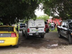 Personal de la Fiscalía y de la Policía de Tlajomulco arribaron al lugar.  /