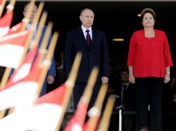 La presidenta brasileña, Dilma Rousseff, recibió a su homólogo ruso, Vladimir Putin; durante la ceremonia de bienvenida en Brasilia. AFP /