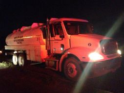 Uno de los camiones es encontrado en la zona del robo, los otros dos se localizan sobre la avenida Adolf Horn, en Tlajomulco.  /