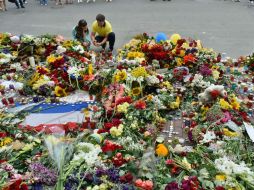 La mayor parte de las víctimas eran holandeses; ciudadanos dejan flores frente a la Embajada de Holanda en Ucrania. AFP /