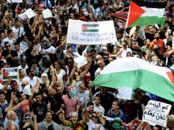 Entre cinco y diez mil personas protestan en repudio por los ataques israelíes en Gaza, en el norte de la capital francesa. AFP /