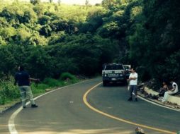 Autoridades acudieron al lugar del accidente. ESPECIAL /