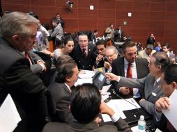 Senado. La sesión se extendió por cuatro días de sesiones y 54 horas de trabajo en el pleno legislativo. NTX /