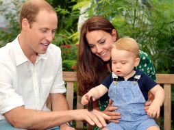 El príncipe celebra en privado los primeros 12 meses de vida al lado de sus padres y los miembros más cercanos de la familia real. EFE /