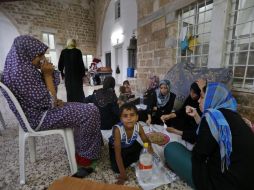 Más de 110 mil palestinos han buscado refugio en los terrenos de la iglesia de San Porphyrios en la ciudad de Gaza. AP /
