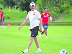 El técnico de Monarcas, Ángel David Comizzo, prepara a sus pupilos para atacar permanentemente al Atlas. FUERZAMONARCAS.COM  /