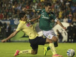 Jiménez (i) aún no ha confirmado ni descartado su traspaso. MEXSPORT /