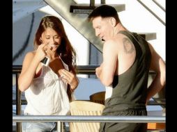 Lionel y su pareja Antonella Roccuzzo viajaron en yate y se tomaron fotografías. Twitter: @TeamLionelMessi. ESPECIAL /
