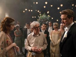 En el nuevo filme, Colin Firth interpreta a un cínico mago y Emma Stone a una joven espiritista. AP /