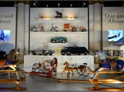 Algunos de los objetos exhibidos fueron regalados por el presidente Obama al príncipe Jorge. AFP /