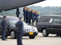 De los 298 personas, 15 tripulantes y 283 pasajeros, que iban en el vuelo MH17, 192 eran holandeses. EFE /